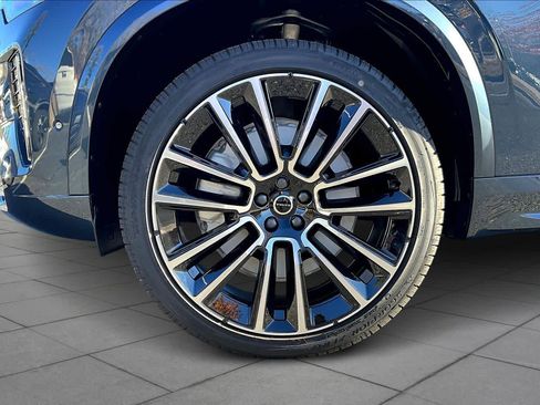 New 2026 Volvo XC90 B6 Plus w/ Protection Package Premier image 16