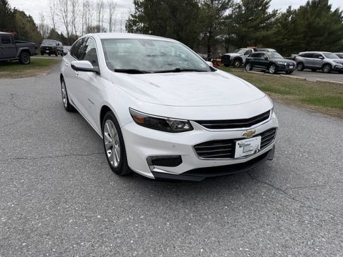 Used 2017 Chevrolet Malibu Premier w/ Driver Confidence Package FWD image 7