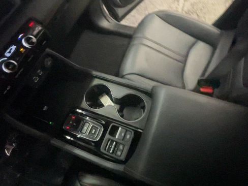 Used 2025 Honda Pilot TrailSport image 36