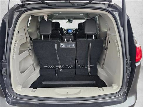 Used 2017 Chrysler Pacifica Touring-L Plus w/ Advanced Safetytec Group image 13