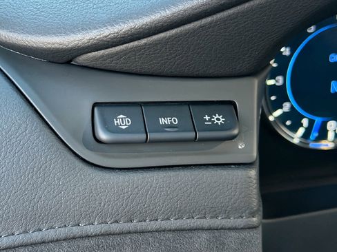 Used 2019 Cadillac Escalade ESV Premium Luxury image 18