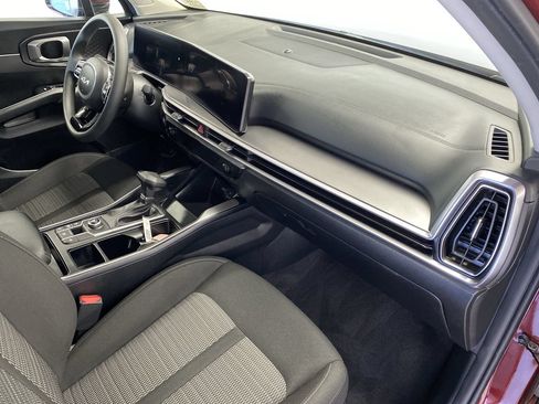 Used 2025 Kia Sorento LX FWD image 29