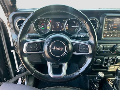 Used 2022 Jeep Wrangler Unlimited Sahara w/ Cold Weather Group AWD/4WD image 12