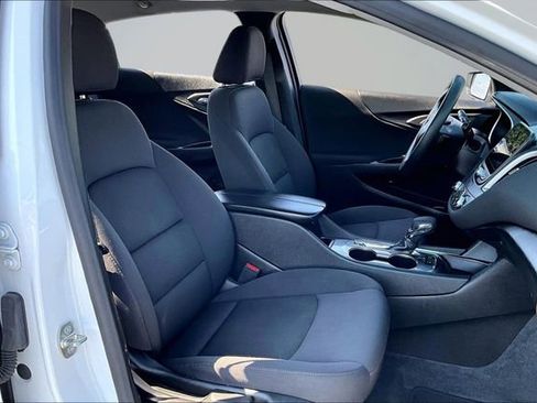 Used 2024 Chevrolet Malibu LT image 27