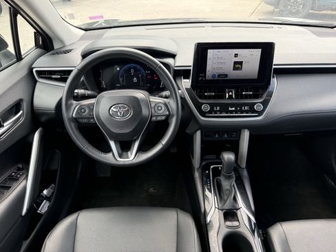 Used 2025 Toyota Corolla Cross XLE FWD image 14
