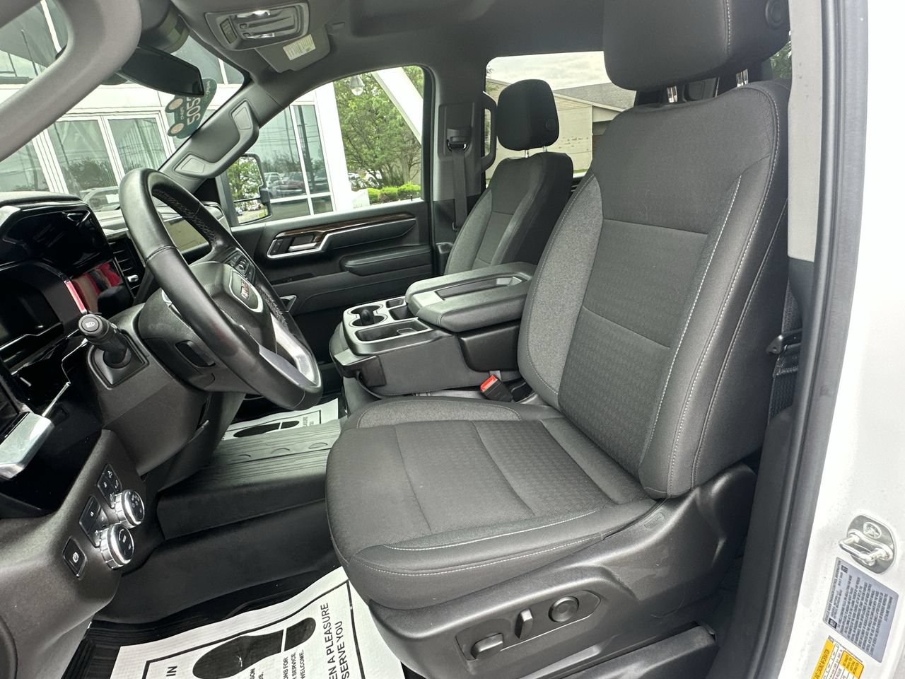 Used 2025 GMC Sierra 2500 SLE w/ SLE Value Package; AWD/4WD image 19