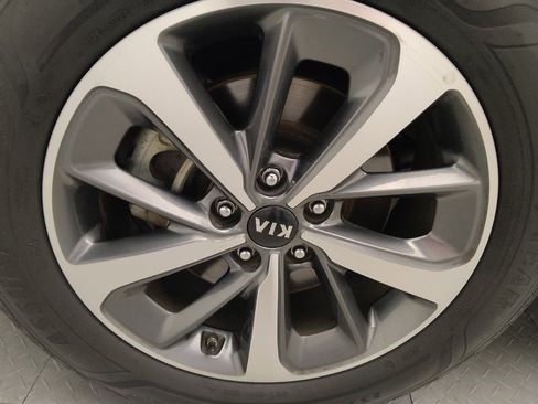Used 2019 Kia Sorento EX FWD image 31