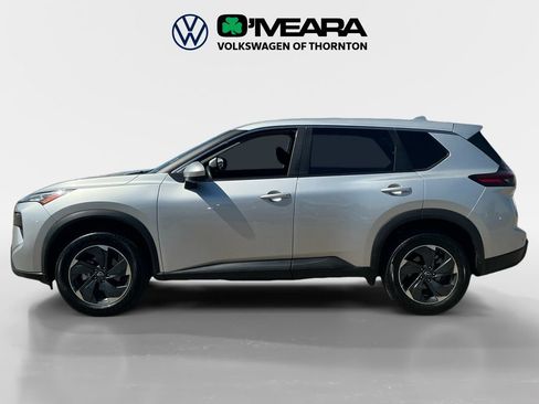 Used 2024 Nissan Rogue SV FWD image 2