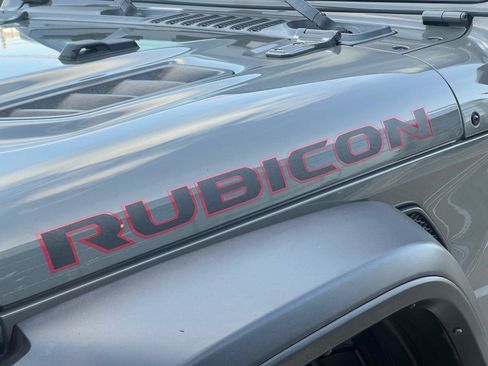 Used 2023 Jeep Gladiator Rubicon w/ Cold Weather Group AWD/4WD image 11