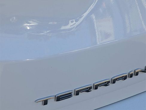 Used 2024 GMC Terrain SLT image 6