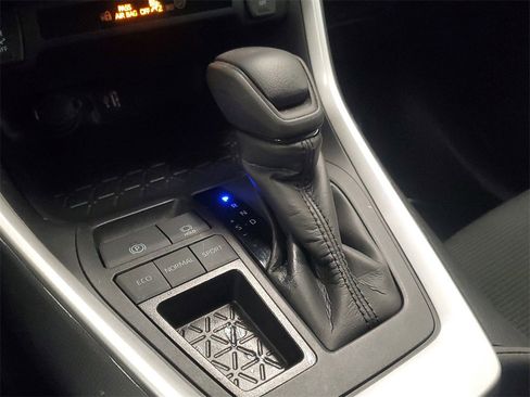 Used 2024 Toyota RAV4 LE image 27