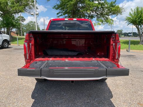Used 2025 Ford F150 Lariat w/ Equipment Group 501A Mid AWD/4WD image 9