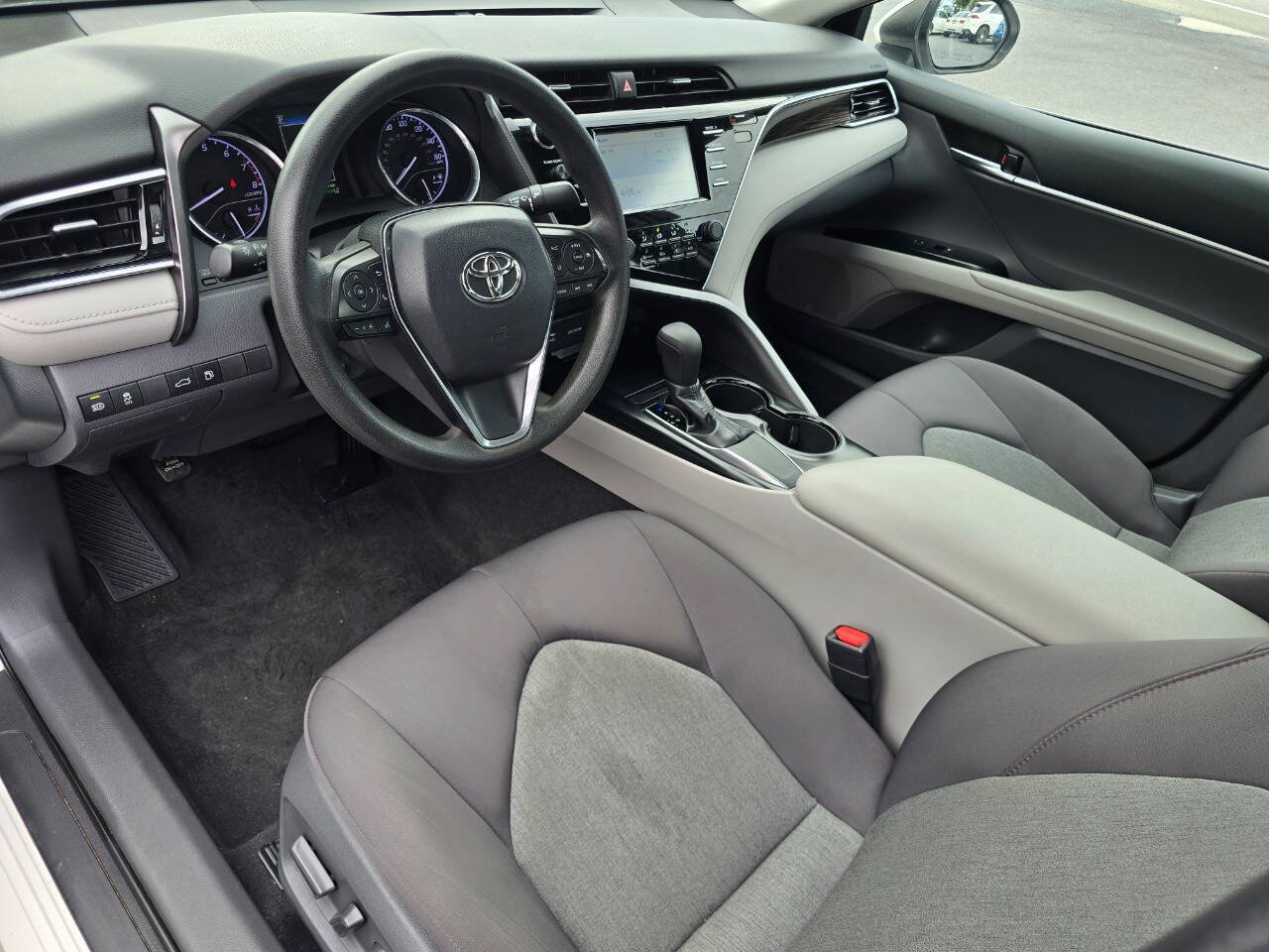 Used 2018 Toyota Camry LE w/ Convenience Package FWD image 13