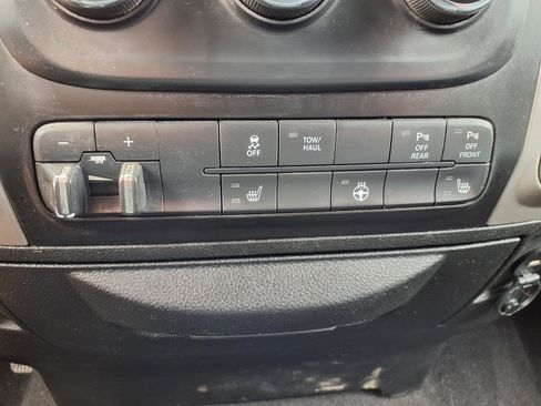 Used 2019 RAM 1500 Classic SLT RWD image 8