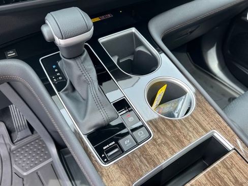 Used 2025 Toyota Sienna Limited image 23