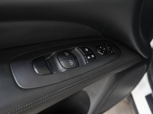 Used 2019 Nissan Pathfinder S AWD/4WD image 20