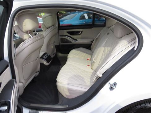 Used 2024 Mercedes-Benz S 580 4MATIC Sedan w/ AMG Line image 28