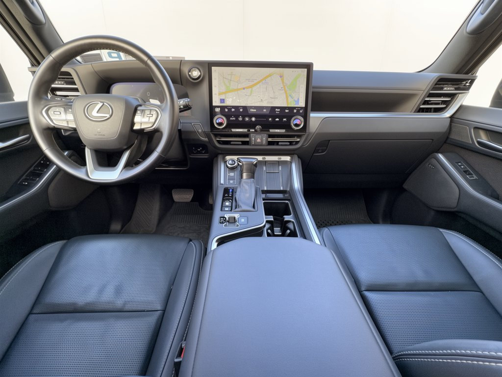 Used 2024 Lexus GX 550 w/ Accessory Package (2T) AWD/4WD image 17