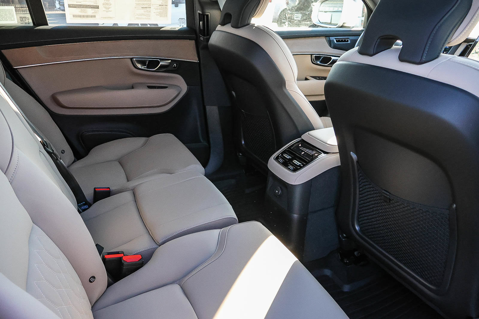 New 2026 Volvo XC90 T8 Plus w/ Protection Package Premier AWD/4WD image 19
