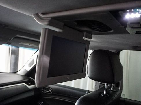 Used 2018 Chevrolet Suburban Premier image 18