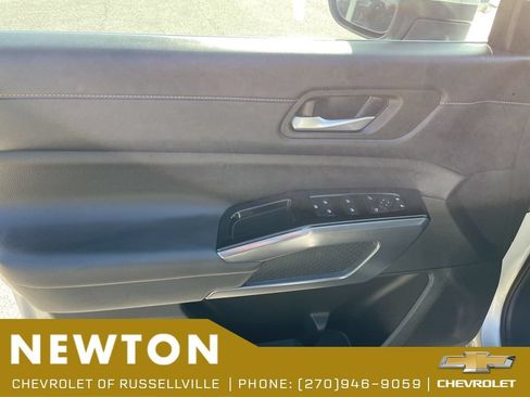 Used 2025 Nissan Pathfinder SL AWD/4WD image 5
