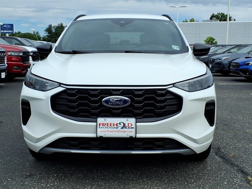 Used 2023 Ford Escape ST-Line w/ Tech Pack #1 AWD/4WD image 2