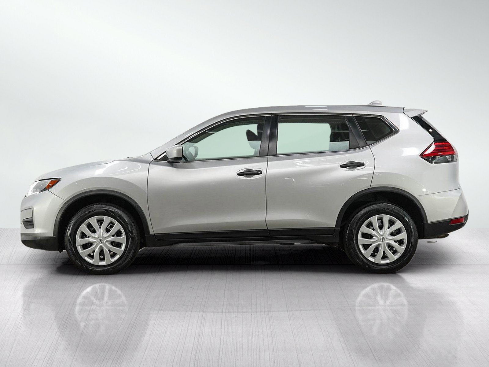 Used 2017 Nissan Rogue S AWD/4WD image 2