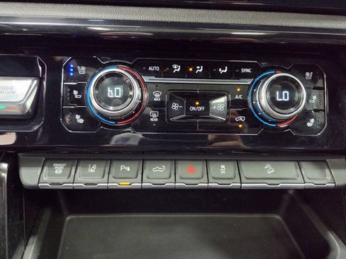 Used 2024 GMC Sierra 2500 AT4 w/ Technology Package AWD/4WD image 42