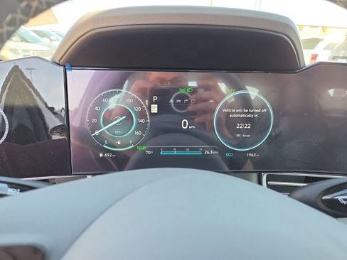 Used 2025 Hyundai Elantra SEL FWD image 13