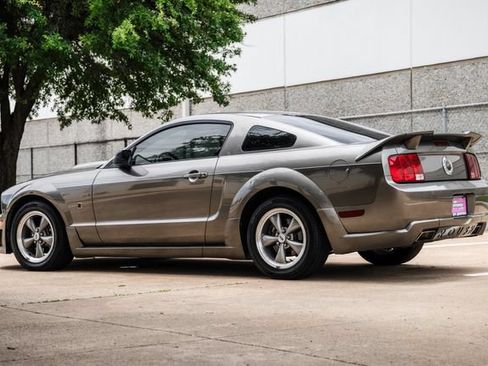 Used 2005 Ford Mustang GT Premium RWD image 41