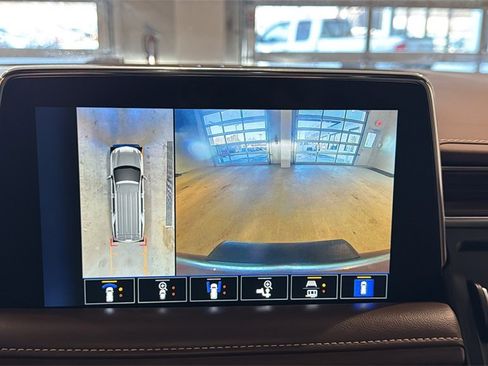 Used 2022 Chevrolet Suburban High Country image 42