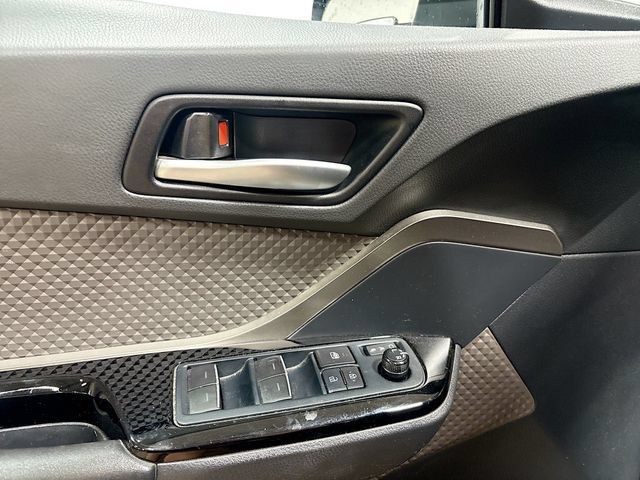 Used 2021 Toyota C-HR Limited FWD image 13