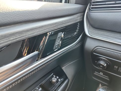 Used 2024 Jeep Wagoneer Series II w/ Flexible Seating Group AWD/4WD image 18