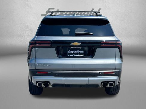 Used 2025 Chevrolet Traverse LT FWD image 6