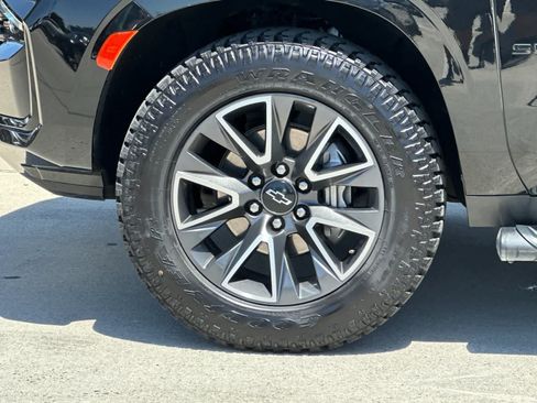 Used 2022 Chevrolet Suburban Z71 w/ Z71 Off-Road Package AWD/4WD image 27