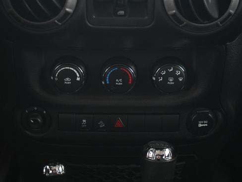 Used 2014 Jeep Wrangler Unlimited Sport w/ Quick Order Package 24S AWD/4WD image 18