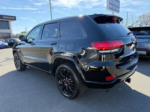 Used 2018 Jeep Grand Cherokee Altitude image 15