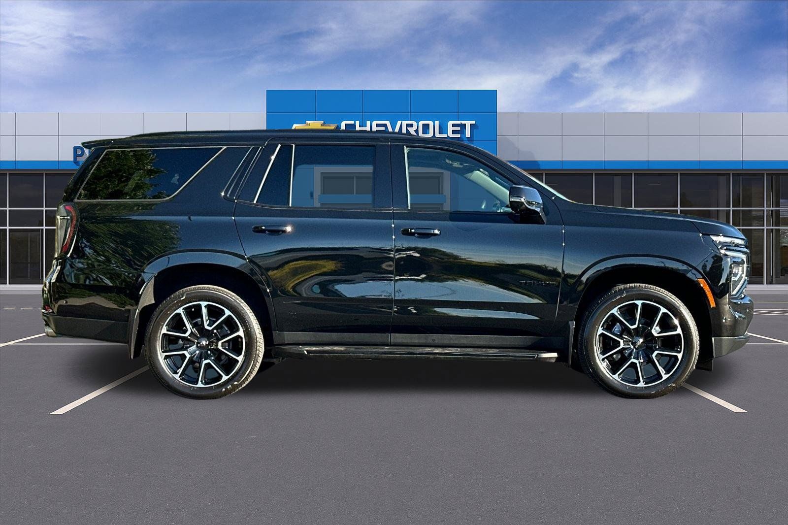 Used 2026 Chevrolet Tahoe RST w/ Comfort Package AWD/4WD image 3
