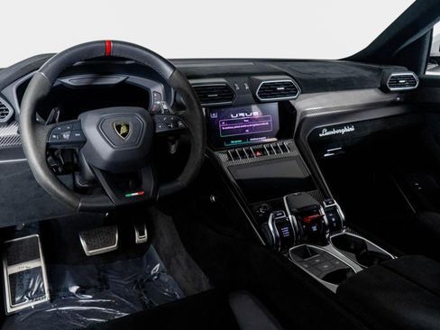 Used 2023 Lamborghini Urus Performante AWD/4WD image 2