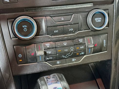 Used 2016 Ford Explorer XLT w/ Equipment Group 202A FWD image 18