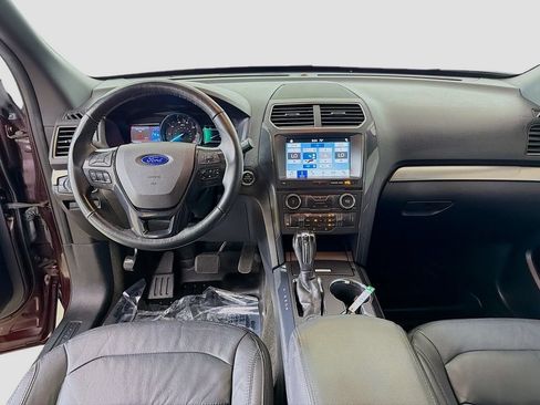 Used 2018 Ford Explorer XLT w/ Equipment Group 202A AWD/4WD image 29
