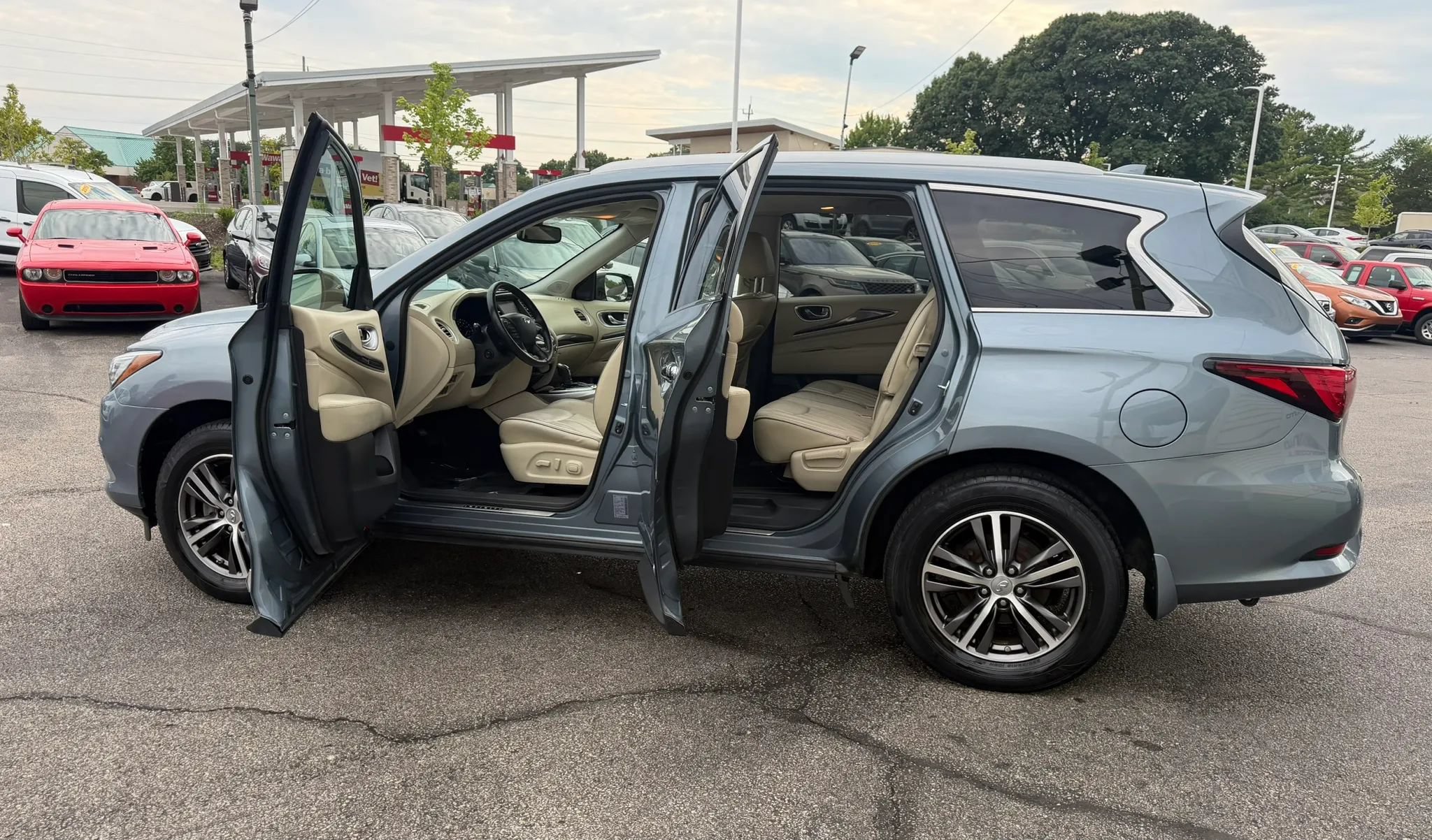 Used 2017 INFINITI QX60 Luxe w/ Premium Plus Package AWD/4WD image 11