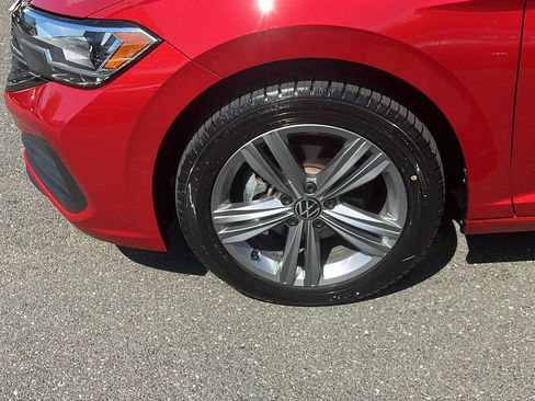 Used 2023 Volkswagen Jetta SE image 9