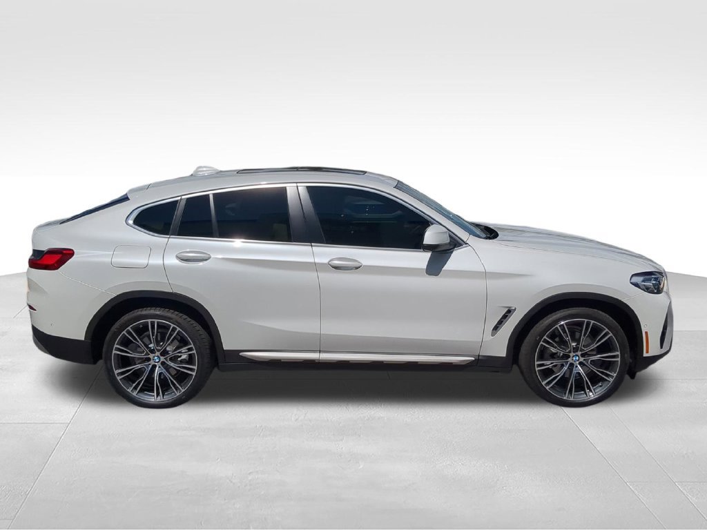 Used 2024 BMW X4 xDrive30i w/ Premium Package AWD/4WD image 2