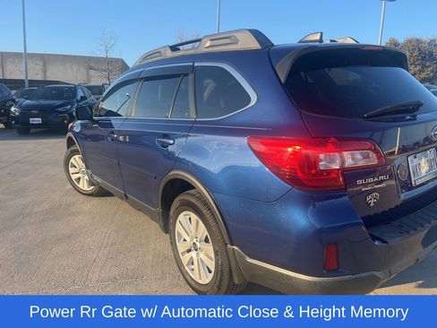 Used 2017 Subaru Outback 2.5i Premium image 3