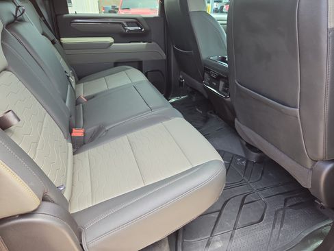 Used 2025 Chevrolet Silverado 2500 ZR2 w/ Technology Package AWD/4WD image 13
