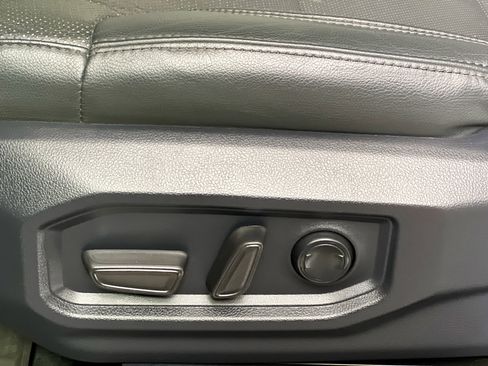 Used 2024 Toyota Tundra Limited AWD/4WD image 15