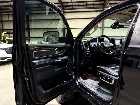 Used 2019 RAM 1500 Laramie AWD/4WD image 12