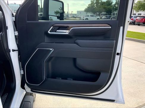 Used 2025 Chevrolet Silverado 2500 LT w/ Texas Edition image 43