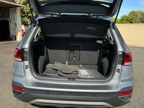 Used 2022 Volkswagen Taos SE w/ Panoramic Sunroof Package image 25